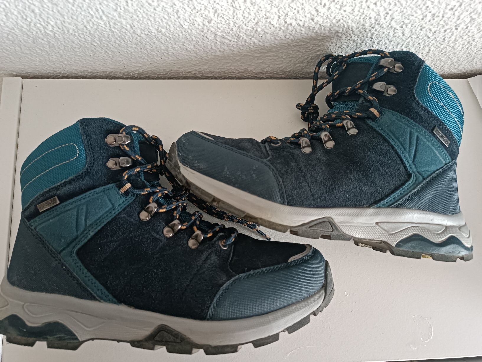 Scarpe da uomo: Wanderschuhe Gr 37 – Usato da Binz venduto da julijuli 3