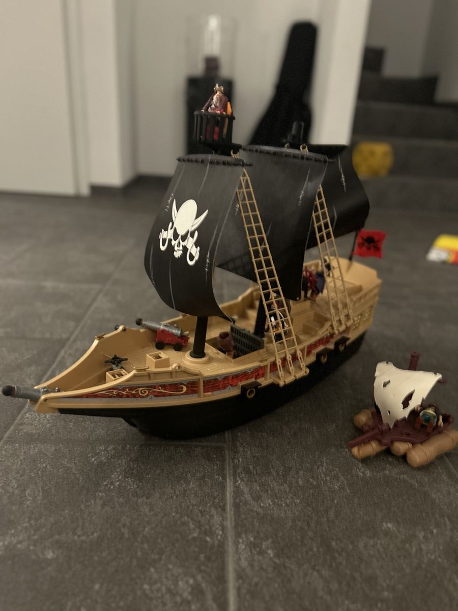 Playmobil Spielzeuge: Playmobil Piratenschiff mit Zubehör – Gebraucht aus Wanzwil von san_6zx5