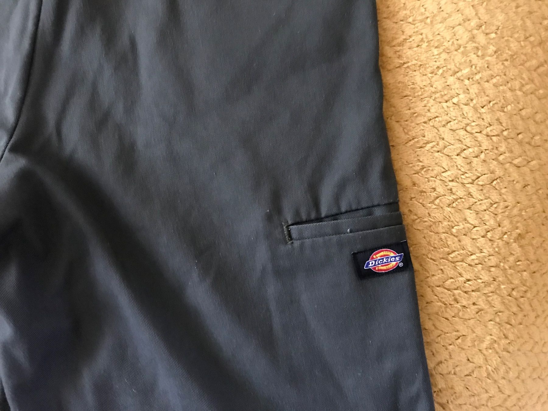 Dickies Pantaloni: Dickies Loose Fit Shorts – Usato da Basel venduto da Michael-Keltoi 1