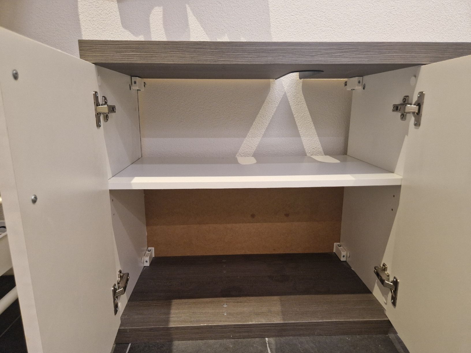 Mobili per bagno: Geräumiges, modernes Badmöbel  – Usato da Schaffhausen venduto da nat_b7zk 1