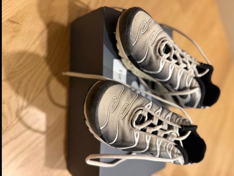 Nike Scarpe per ragazzi: Nike Air Max Plus Top Zustand, Grösse 35 – Usato da Servion venduto da josephine22 3