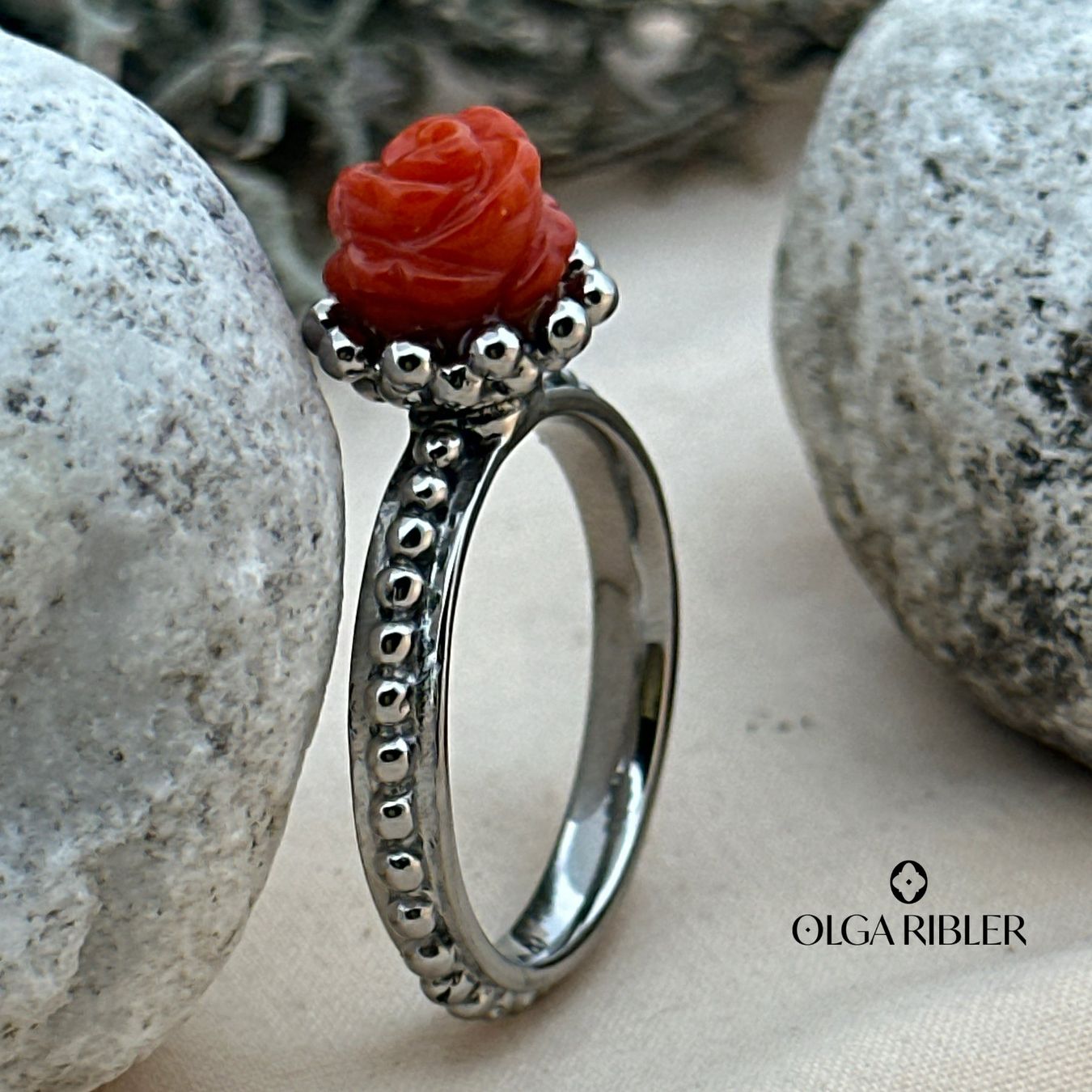 Olga Ribler Bagues: Edelstahl 4 mm  Ring mit Korallenrose,  Ringgrösse 62 – Neuf (Voir description) à Luzern par Schmuckoutlet