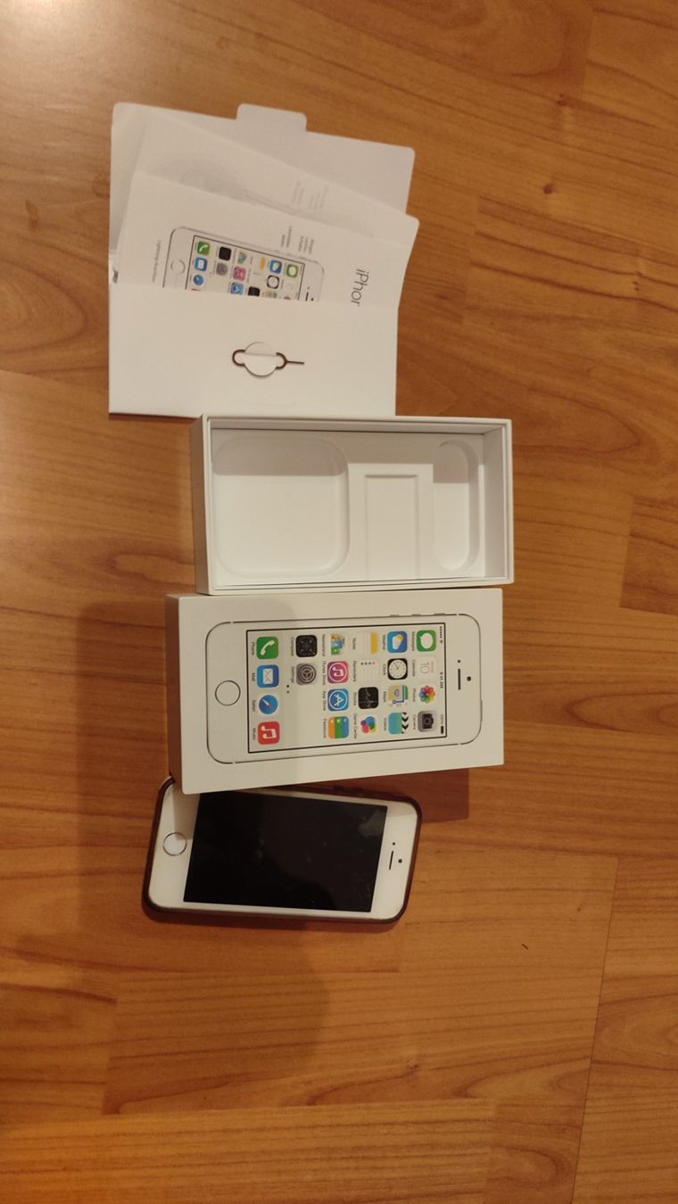 Apple Telefoni cellulari / Smartphones: Apple iPhone 5s inklusive Schutzfolie & Hülle – Usato da Brüttisellen venduto da nic_xm7s 3