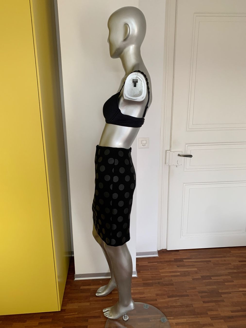 Akris Gonne: AKRIS: Modisch schwarzer Rock mit Punkten, 36 – Nuovo (secondo la descrizione) da Luzern venduto da paulablue 5