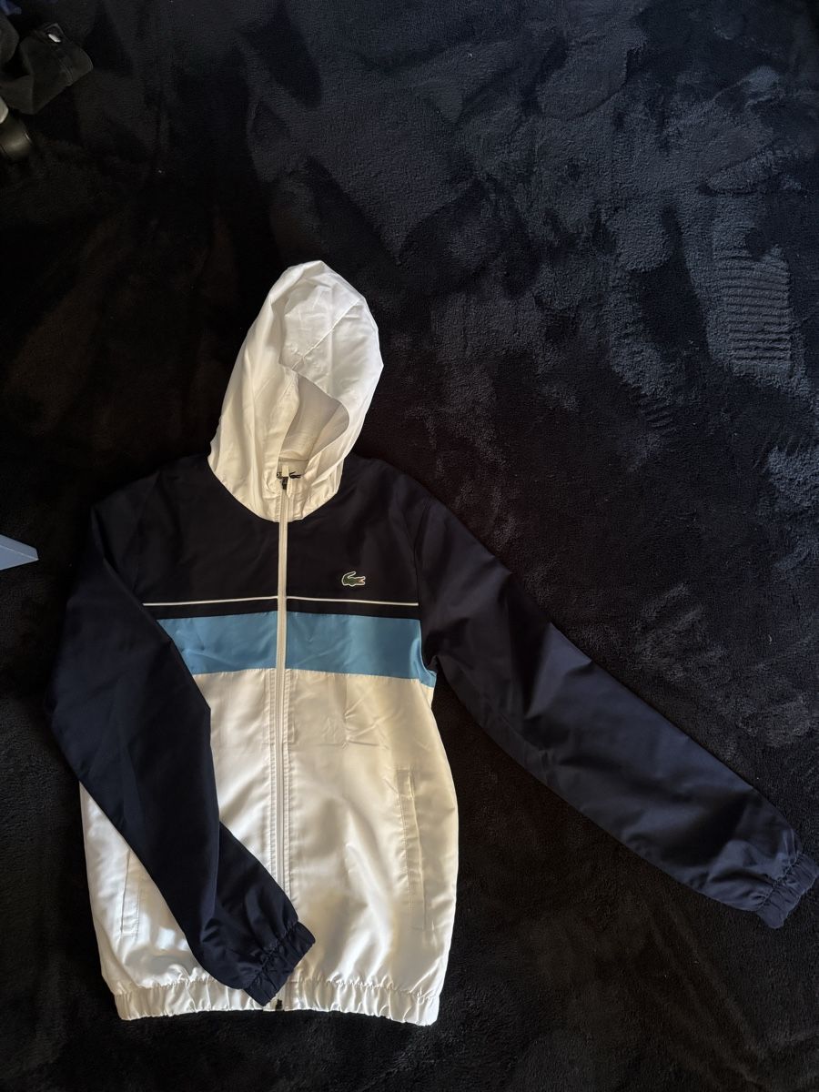Jacken: Veste Lacoste blanche et bleu – Neu (gemäss Beschreibung) aus onex von Bap15