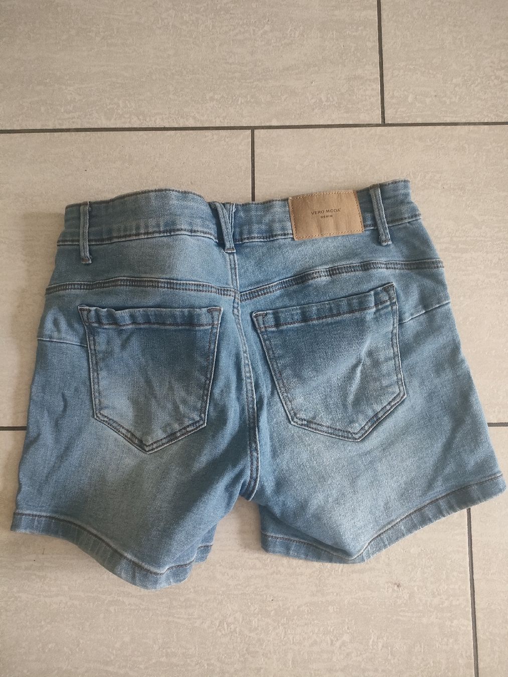 Vero Moda Jeans: Kurze Jeans Gr.M VeroMode – Usato da Neftenbach venduto da Grisu97 1