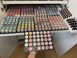 Nagelstudio-Auflösung: Gel- & Farben-Sortiment zu verkaufen