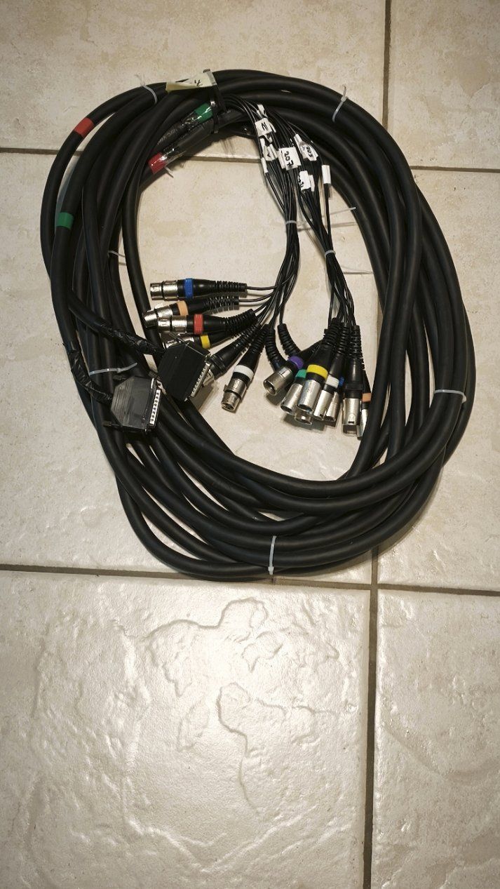 Câbles: 2 Multicore DB25 auf XLR Länge 7,5 Meter – D'occasion à Laupen BE par Elch55