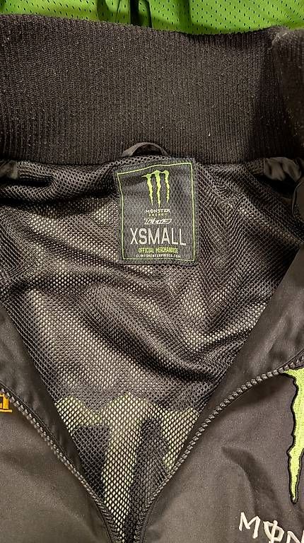 Giacche: Monster Energy Tech3 Jacke – Usato da Locarno venduto da ama_7bm7 2