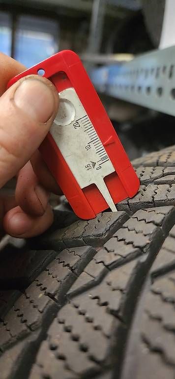 Pneus & Roues: 215/60R16 99H – D'occasion à Fehraltorf par Werkstatt85 3