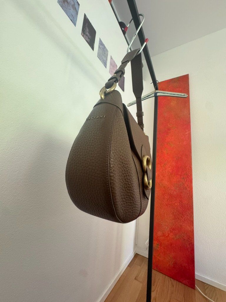 Orciani Sacs femmes: Handtasche Orciani genarbtes Rindsleder – D'occasion à St. Gallen par schwarzundweiss 1