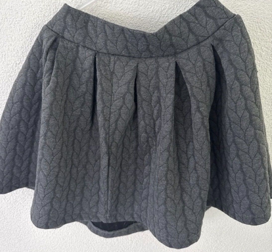 Pomp de Lux Vestiti & Gonne: Rock Pomp de Lux Grau 134/140 Steppoptik Faltenrock – Nuovo (secondo la descrizione) da Freidorf TG venduto da nad_fxh7 1