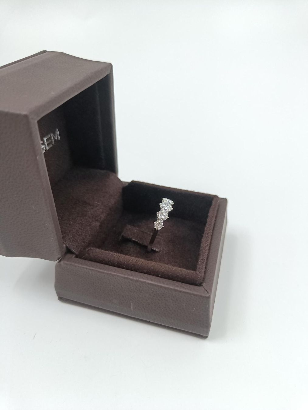 Ringe: FUNKELNDER DIAMANTRING IN 750 WEISSGOLD – Gebraucht aus Luzern von EdiGem 4