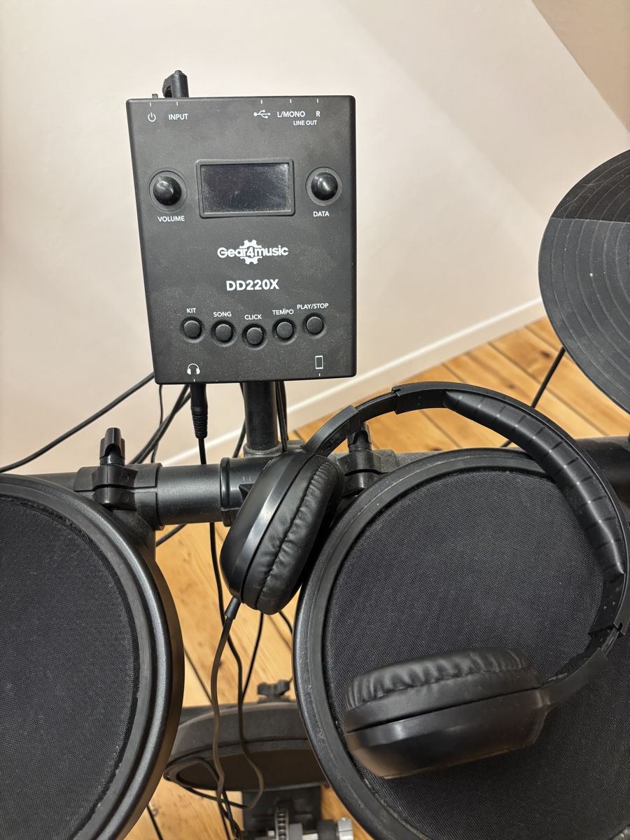 Strumenti musicali: Elektrisches Schlagzeug  – Usato da Schlatt TG venduto da Pipeline1 1