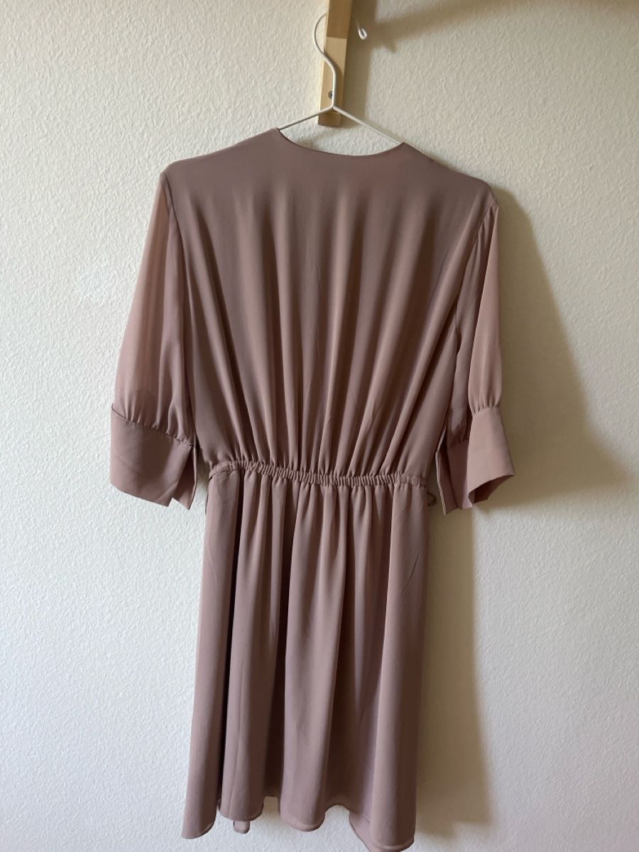 H&M Kleider: hellrosa Kleid mit luftigen Ärmeln – Gebraucht aus St. Gallen von cor_c9lz 1