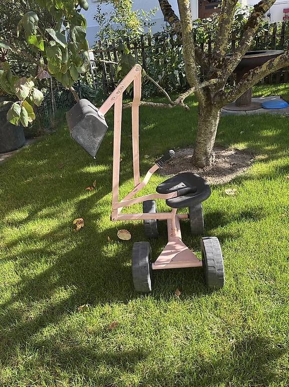 Sandkasten: Rosa Bagger - Sandkastenbagger – Gebraucht aus Zofingen von Punctum