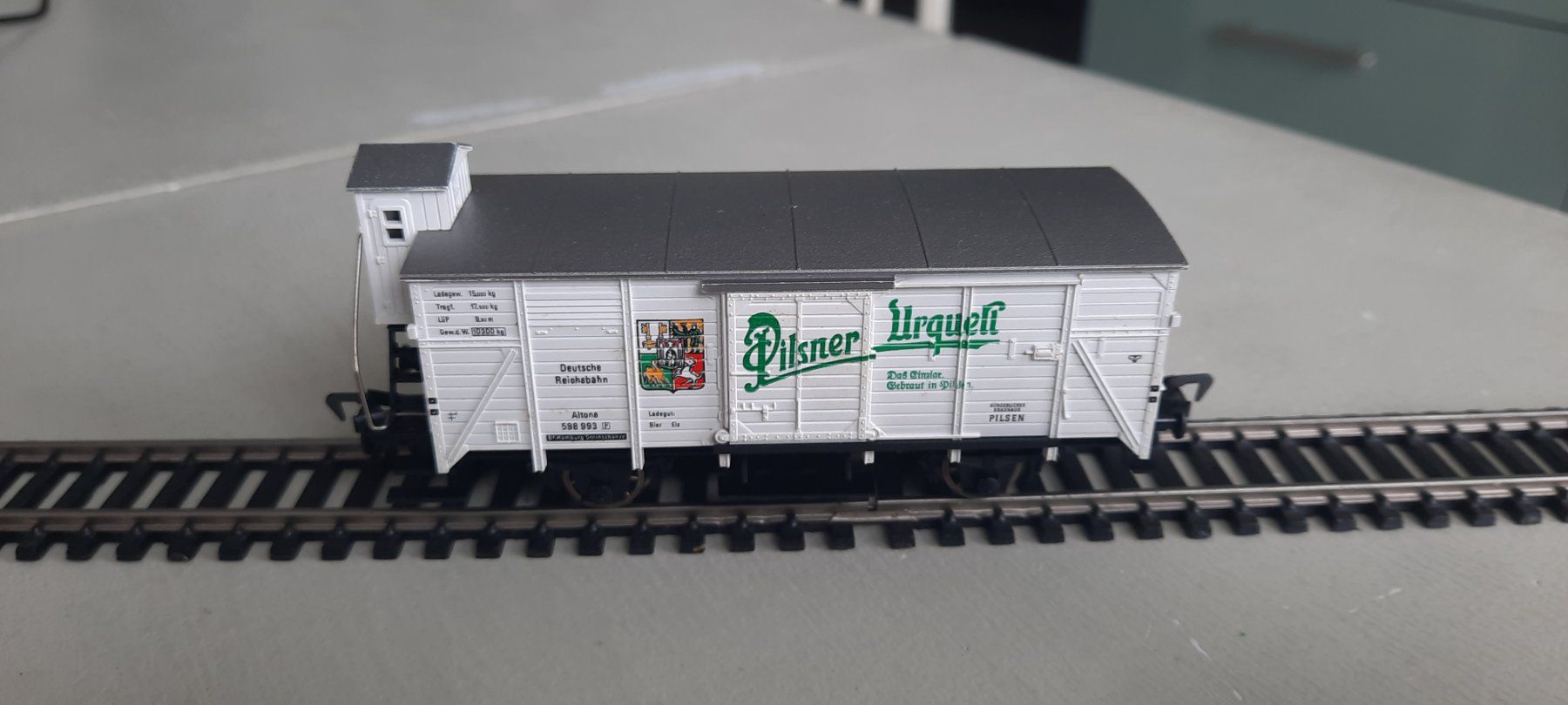 Fleischmann Modelleisenbahnen: Fleischmann H0 5357 Pilsener Urquell Bierwagen – Gebraucht aus Amriswil von fel_pyg2