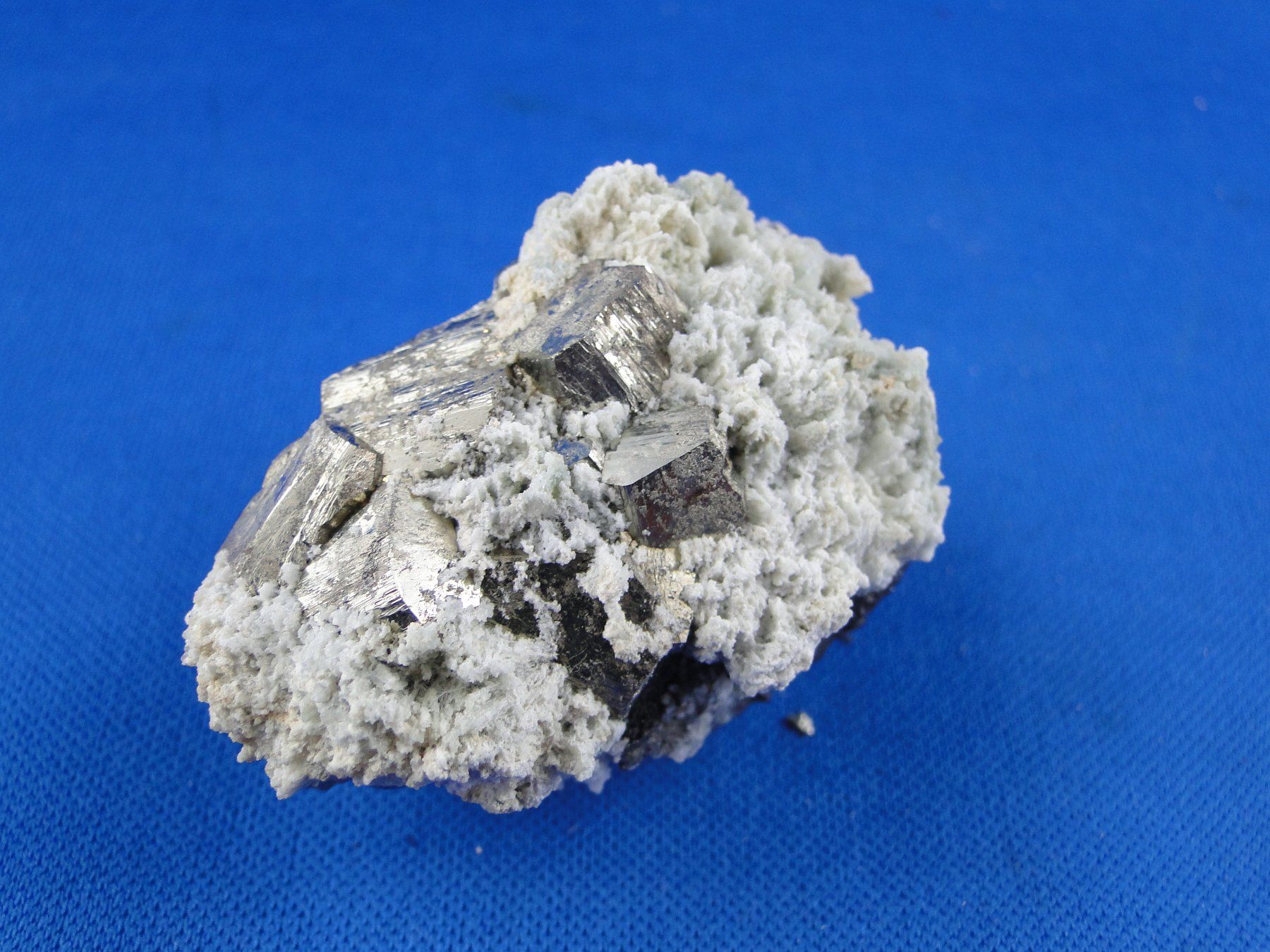 Minerali & Pietre curative: Pyrit-Schwimmer – Usato da Schinznach Bad venduto da Demerald 4