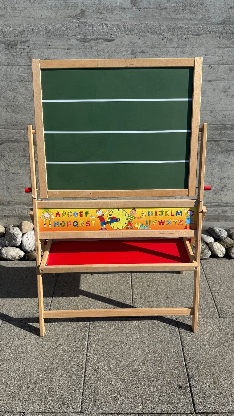 Spielzeuge: Standtafel Kinder – Gebraucht aus Buochs von Lieni-jr