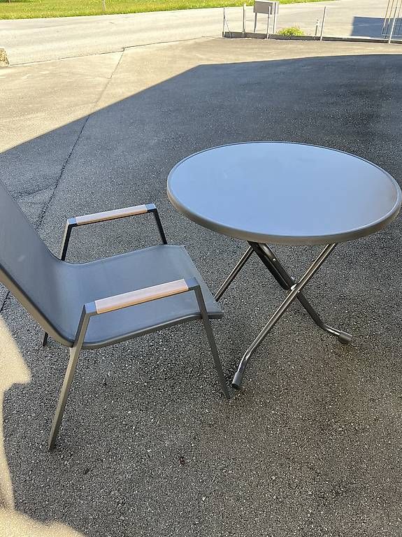 Set de table et chaises: Gartentisch mit 2 Stühlen – D'occasion à Giswil par Quattro48