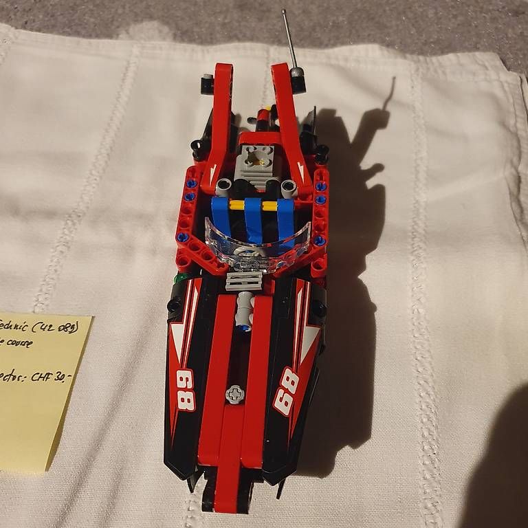 Jeux de construction: LEGO Technic 42089  Bateau de course  monté, bon état – D'occasion à Corcelles-le-Jorat par Fashion_Unfold