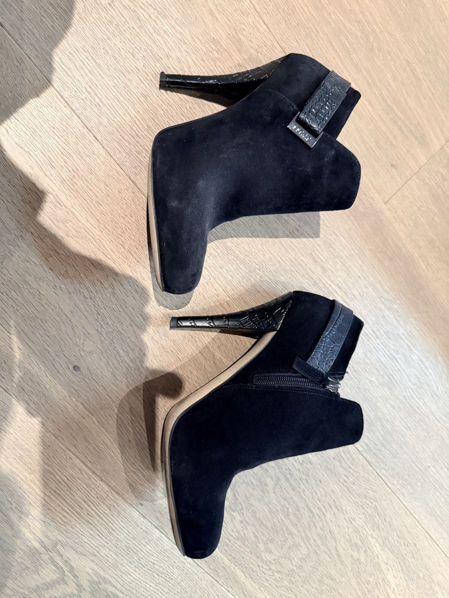 Guess Scarpe da donna: Guess Black Suede High Heel Ankle Boots, Size 37, Fall – Usato da Spreitenbach venduto da Stefania.90 1