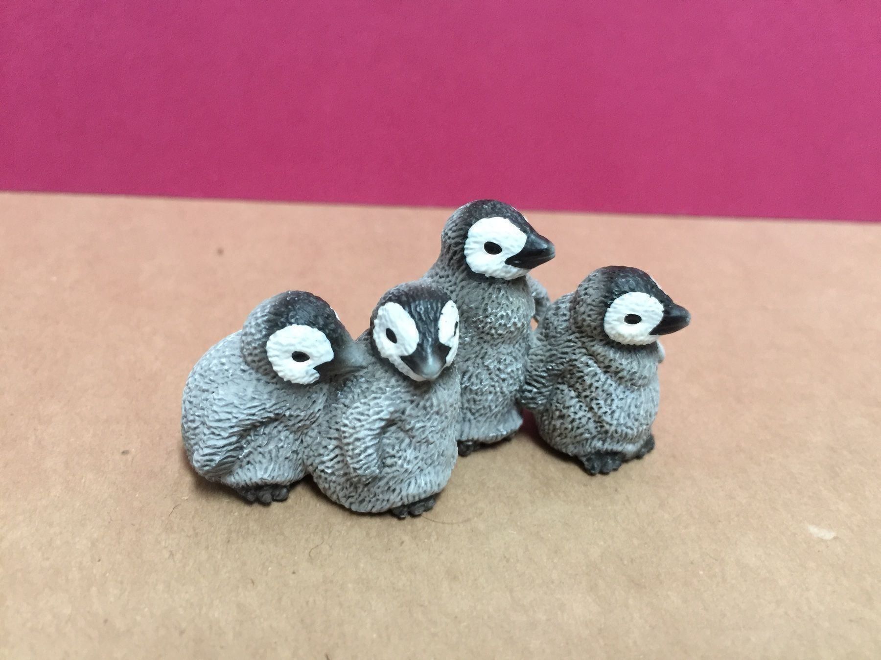 Schleich Statuette: Schleich Königspinguin Junge Pinguin – Usato da Ennetbaden venduto da mapa05