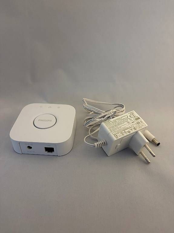 Hub & Switch: Hue Brigde v2 – Usato da Wängi venduto da Stauni