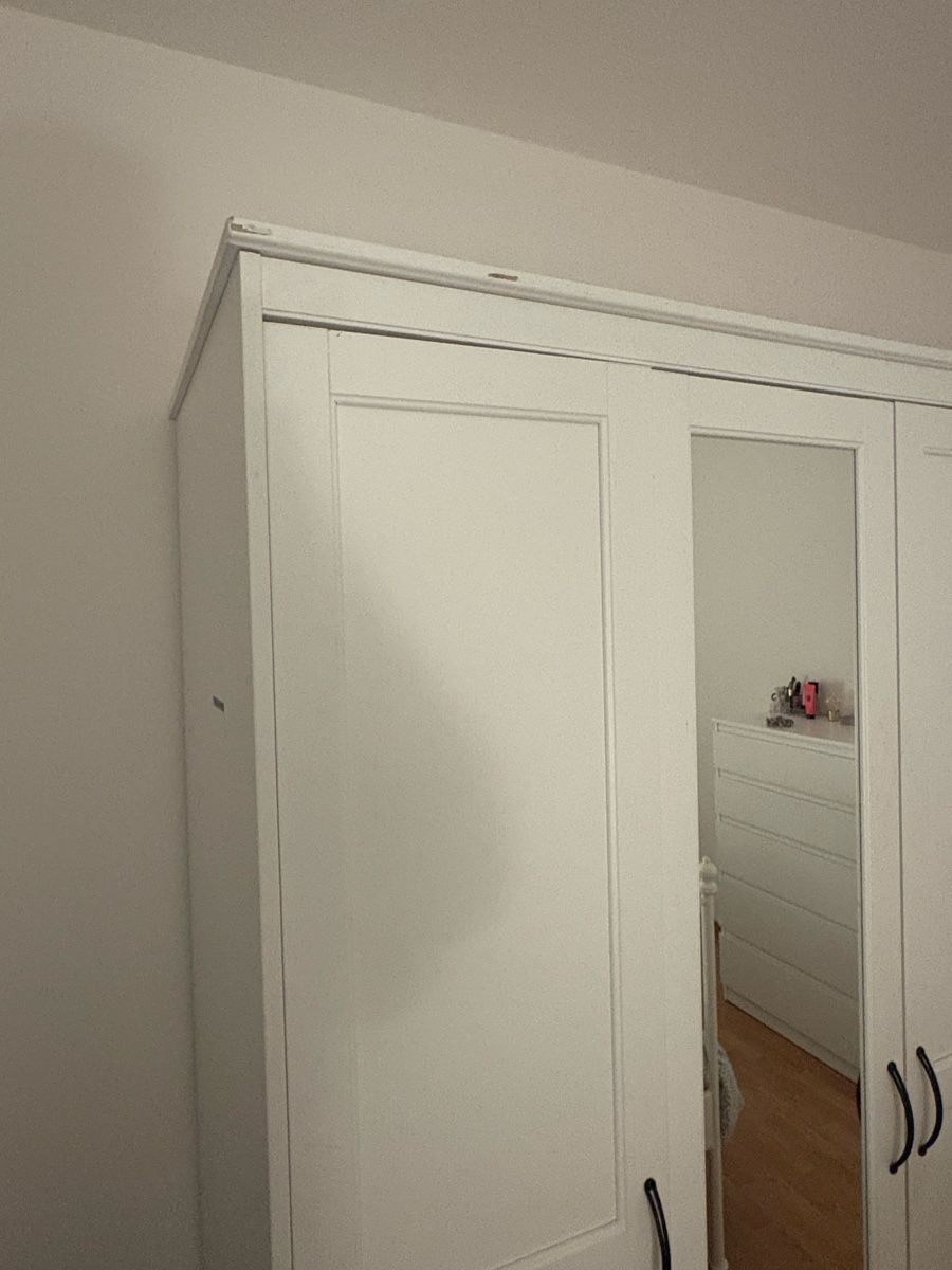 Ikea Armadi: White Wardrobe with Mirror, Three Doors, Used Condition – Usato da Adliswil venduto da han_2zjd 1