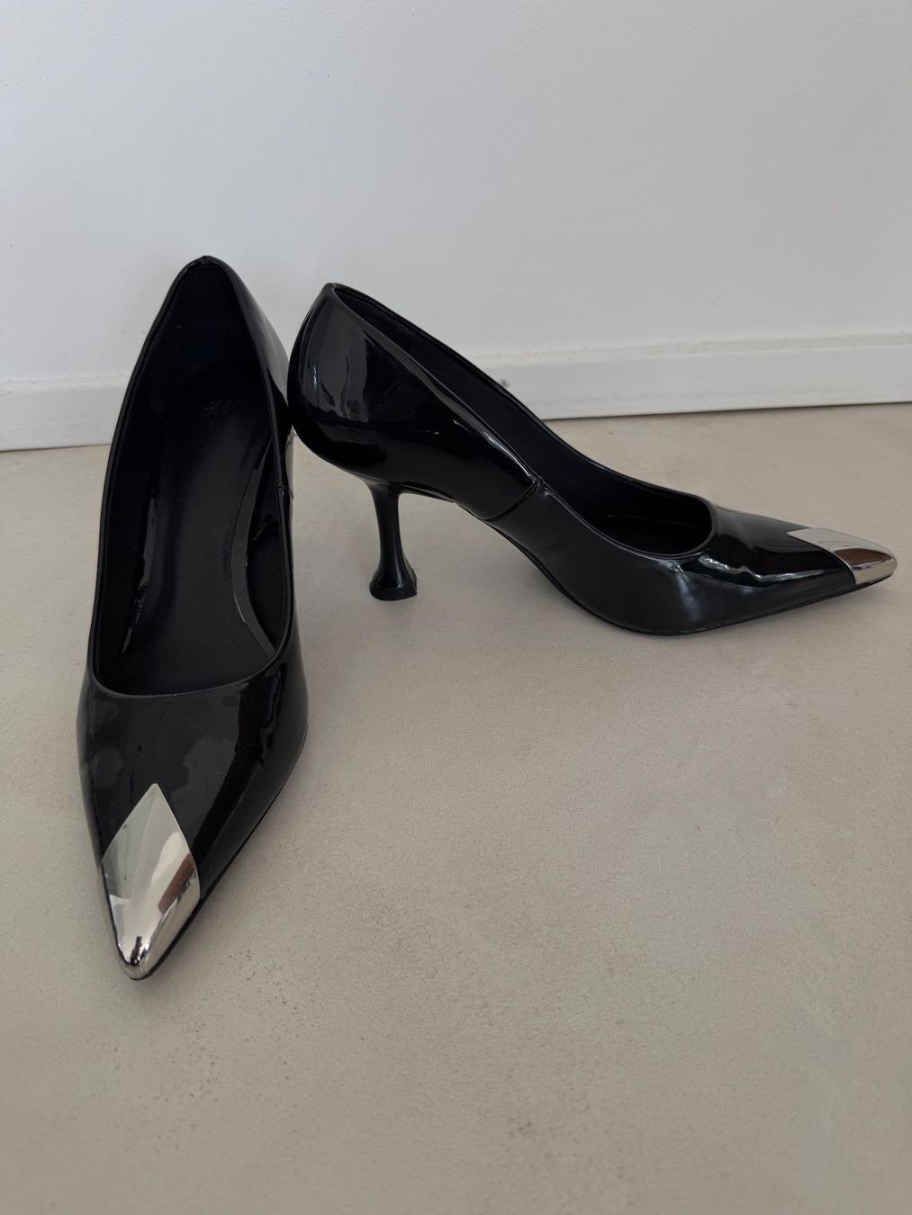H&M Scarpe da donna: Escarpins noirs vernis brillant – Usato da giffers venduto da sev_c9x9 1