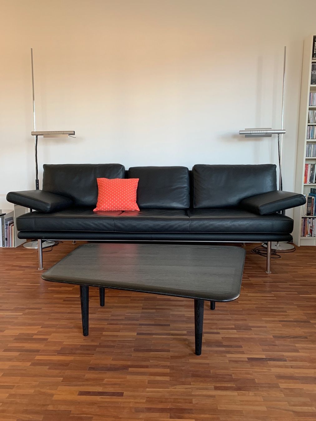 Tom Dixon Tavoli: TOM DIXON: Designer-Couchtisch, Eiche schwarz lackiert – Usato da Luzern venduto da designluzern 3