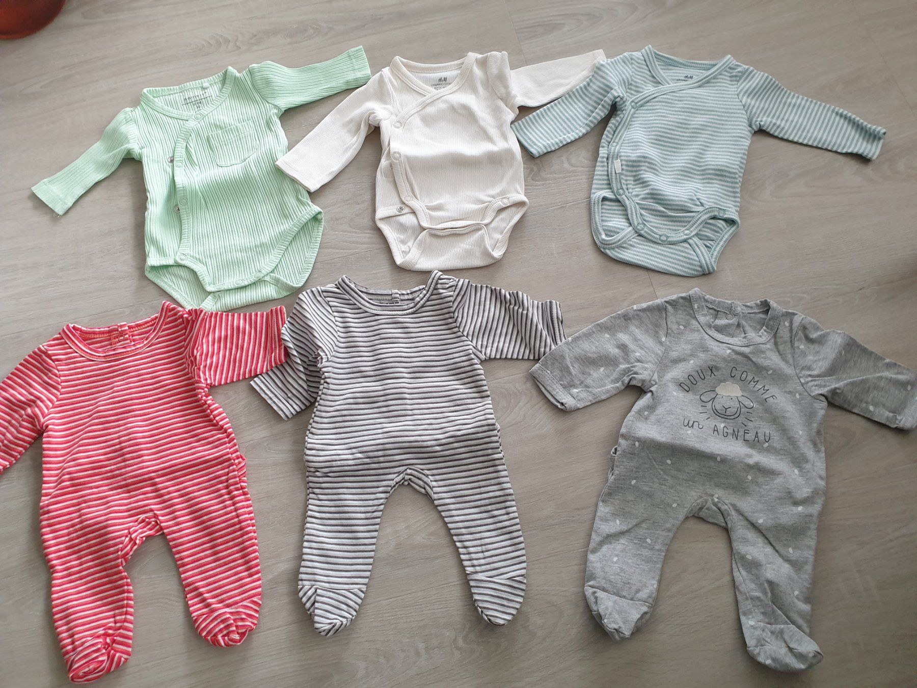 Ensembles coordonnés: 12 Stk. Bodies / Strampler Gr. 50 – D'occasion à Wallisellen par T8304T 1