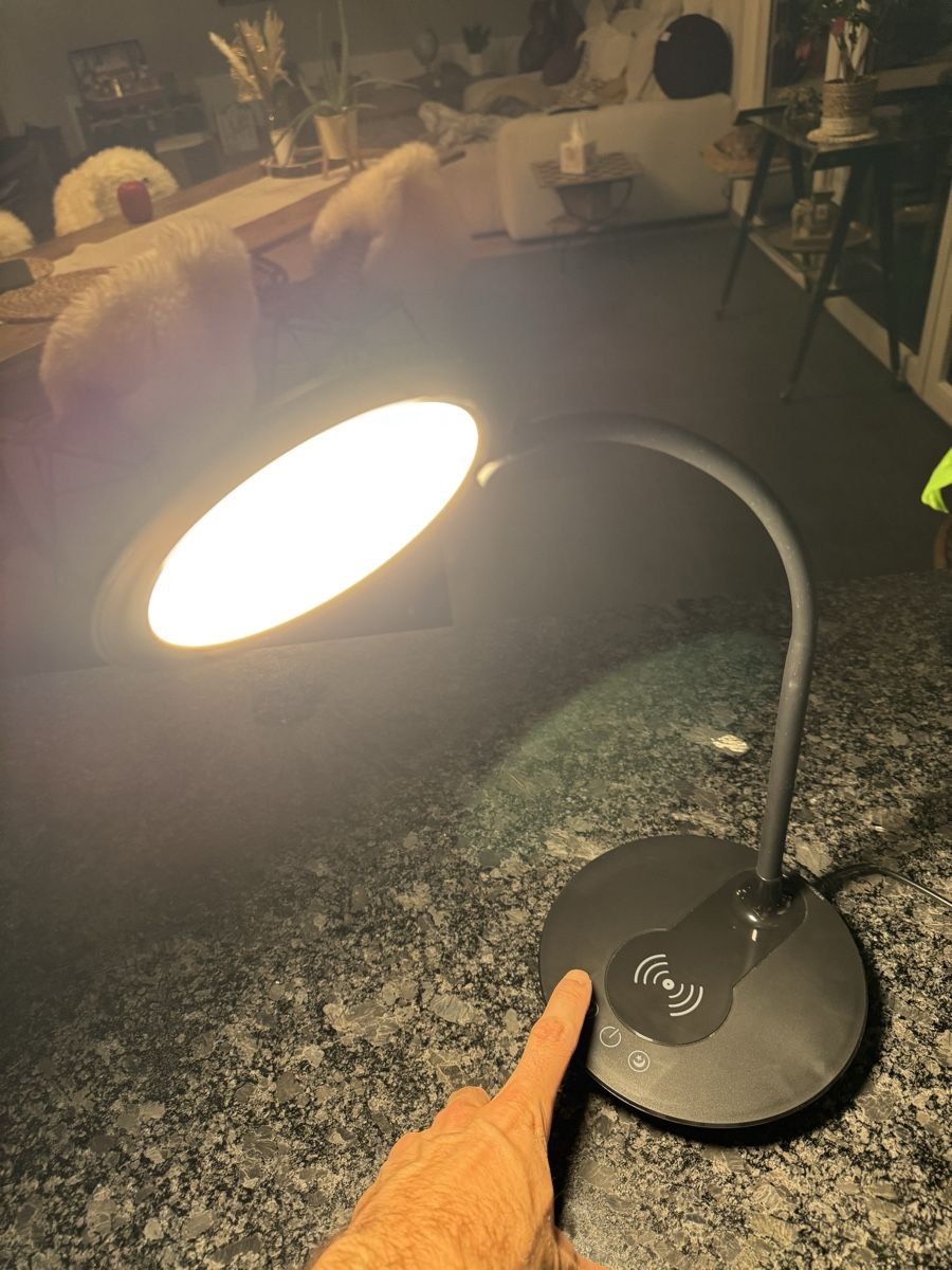 Lampen: Lampe de bureau LED et chargeur QI – Gebraucht aus Villarzel von Matt-93 5