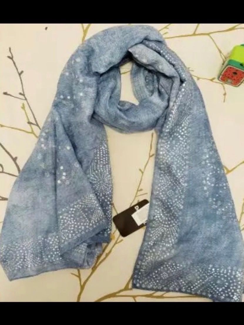 Foulard & Sciarpe: Desigual Schals – Nuovo (secondo la descrizione) da Birmenstorf AG venduto da BMW.M5 8