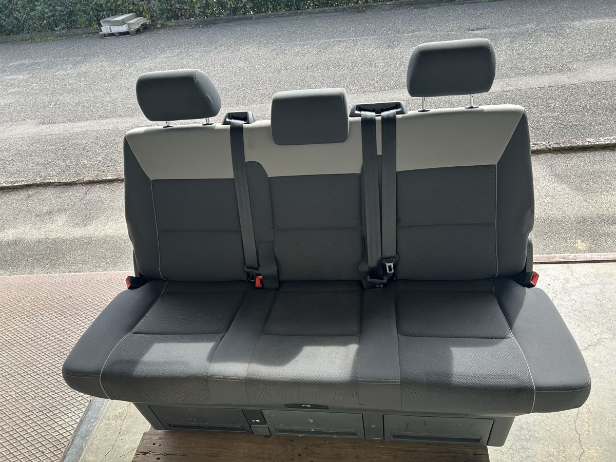 Volkswagen Tutti pezzi di ricambio auto: Sitzbank VW T6 – Usato da Müntschemier venduto da tom_sv68 2