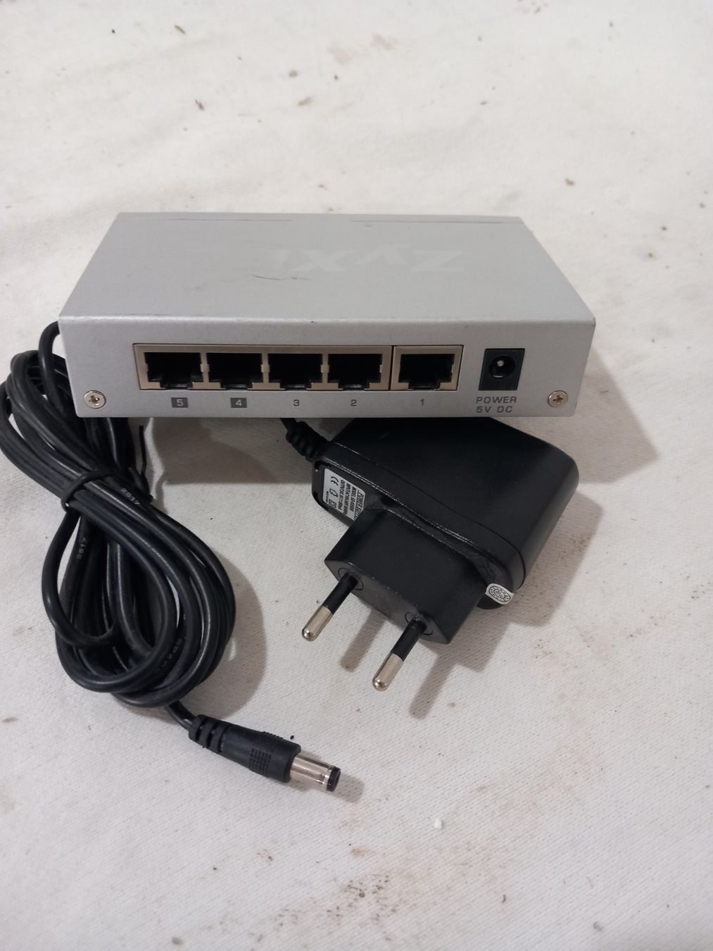 Zyxel Hub & Switch: Zyxel Desktop Ethernet Switch, 5-Port, ES-105A – Usato da Rheinau venduto da profitronic.shop 2