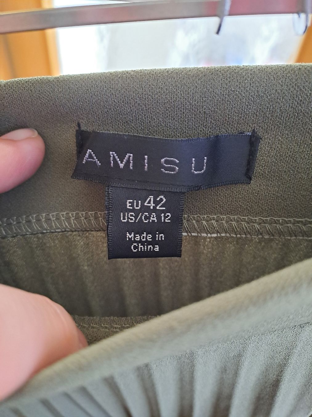 Gonne: Faltenrock AMISU Khaki Gr. 42  – Usato da Rickenbach LU venduto da bishiida 1