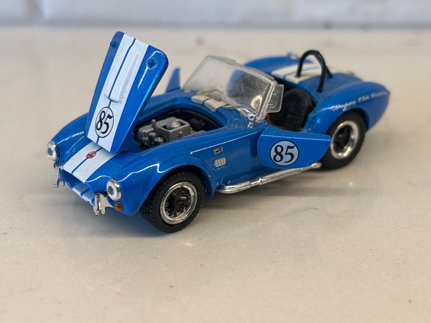 Johnny Lightning Voitures modèles: Johnny Lightning Cobra 427 1:64 – D'occasion à Gollion par Hampton
