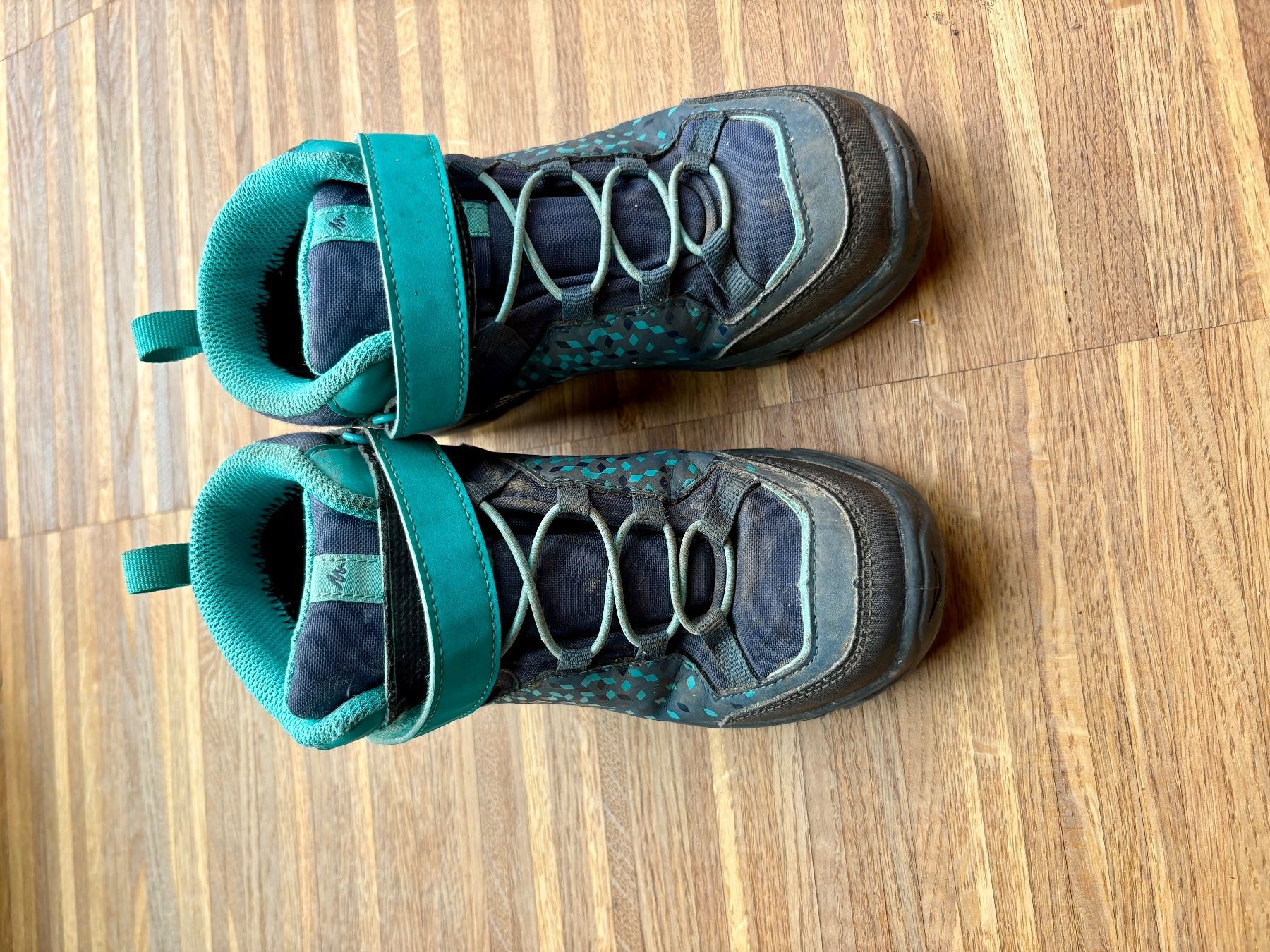 Decathlon Scarpe per ragazzi: Wanderschuhe Gr.32 – Usato da Horgen venduto da Taravao 1