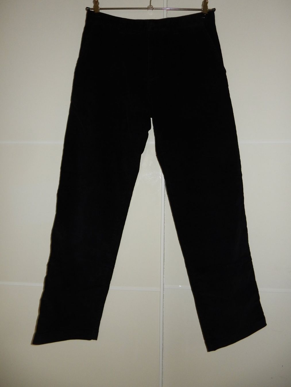 Hugo Boss Pantaloni: Feincordhose Hugo Boss Gr. 46 VERSAND – Nuovo (secondo la descrizione) da Strengelbach venduto da Traumgarten