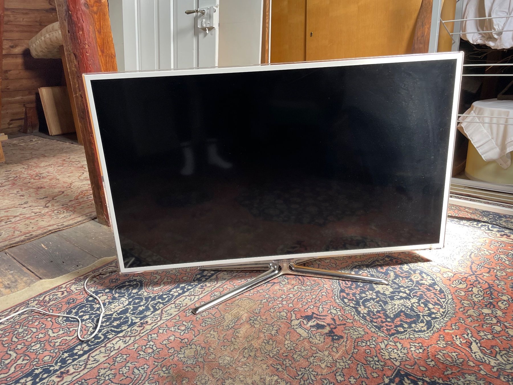 Fernseher: Fernseher – Gebraucht aus Zürich von Laura036