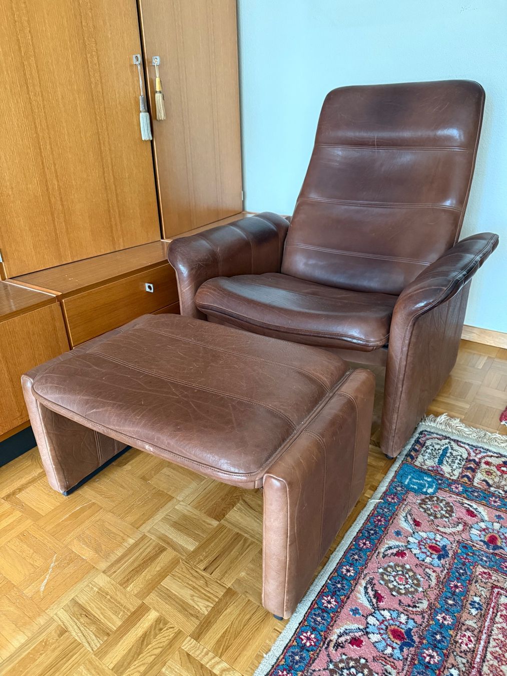 De Sede Poltrone: De Sede DS-50 Sessel + Hocker Neck-Leder – Usato da Schlieren venduto da rom_7z6m