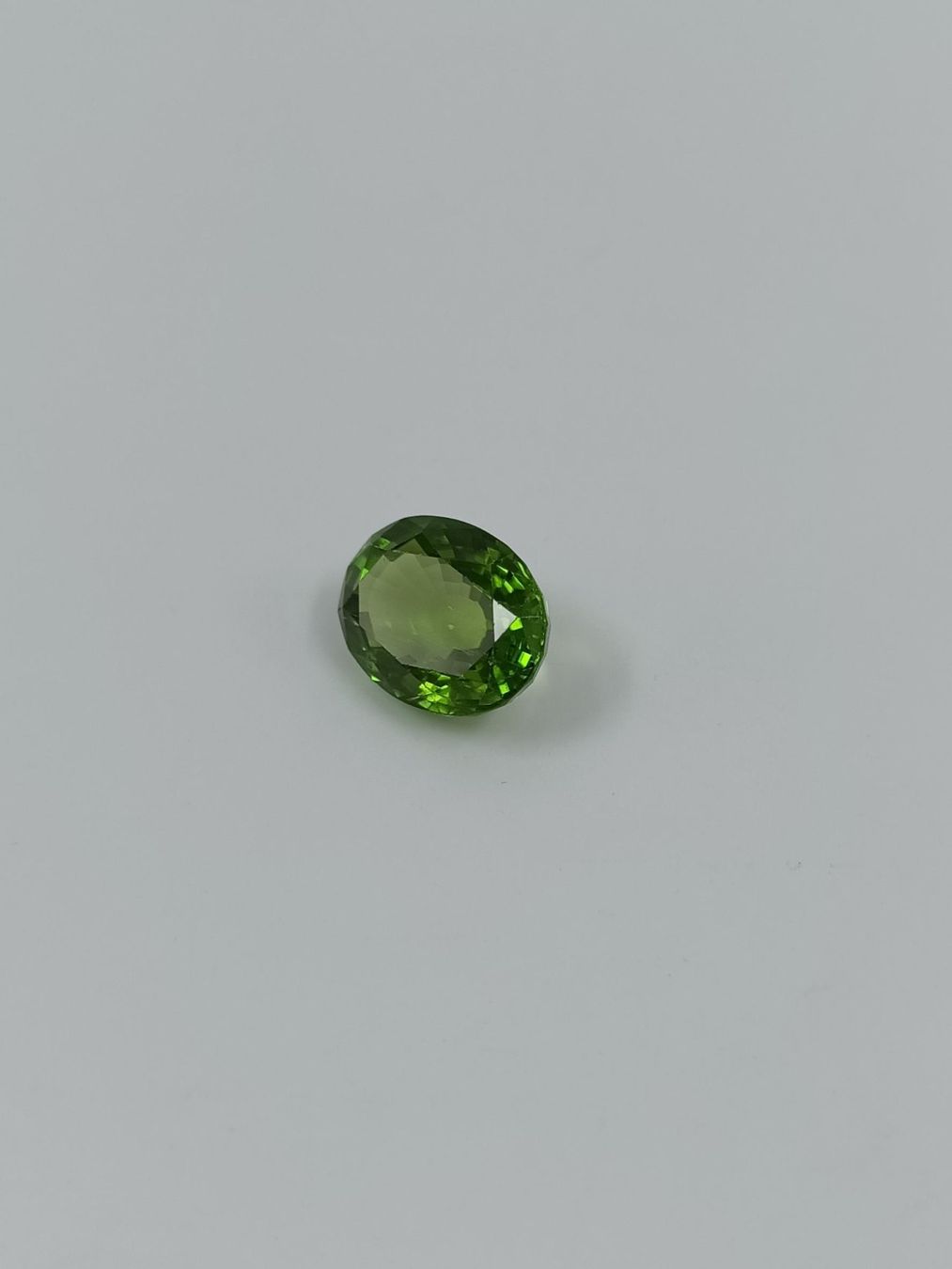 Pietre preziose: 1 GRÜNER PERIDOT, 17.26 CT. – Usato da Luzern venduto da EdiGem 3