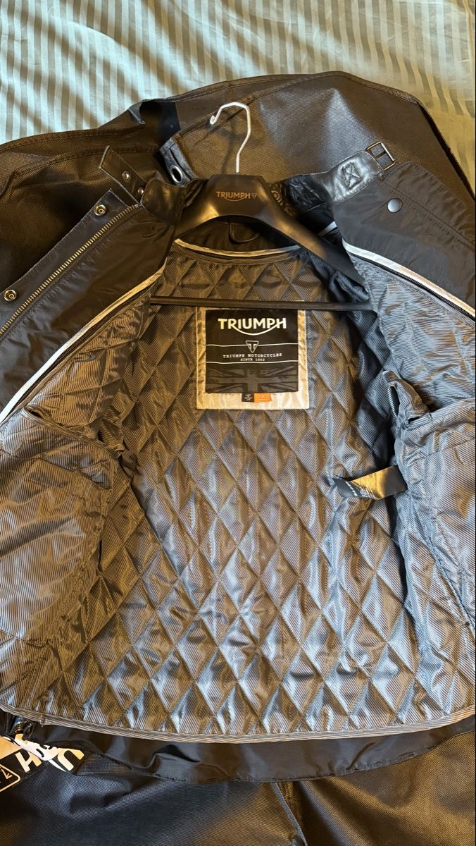 Triumph Giacche: Triumph Beaufort 2 Leather Jacket – Nuovo e nell'imballaggio originale da Männedorf venduto da VictorKT 3