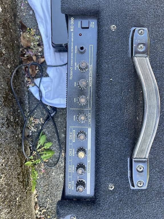 Strumenti musicali: Roland STEREO MIXING KEYBOARD AMPLIFIER KC-300 – Usato da Münchenstein venduto da femke_lammers 1