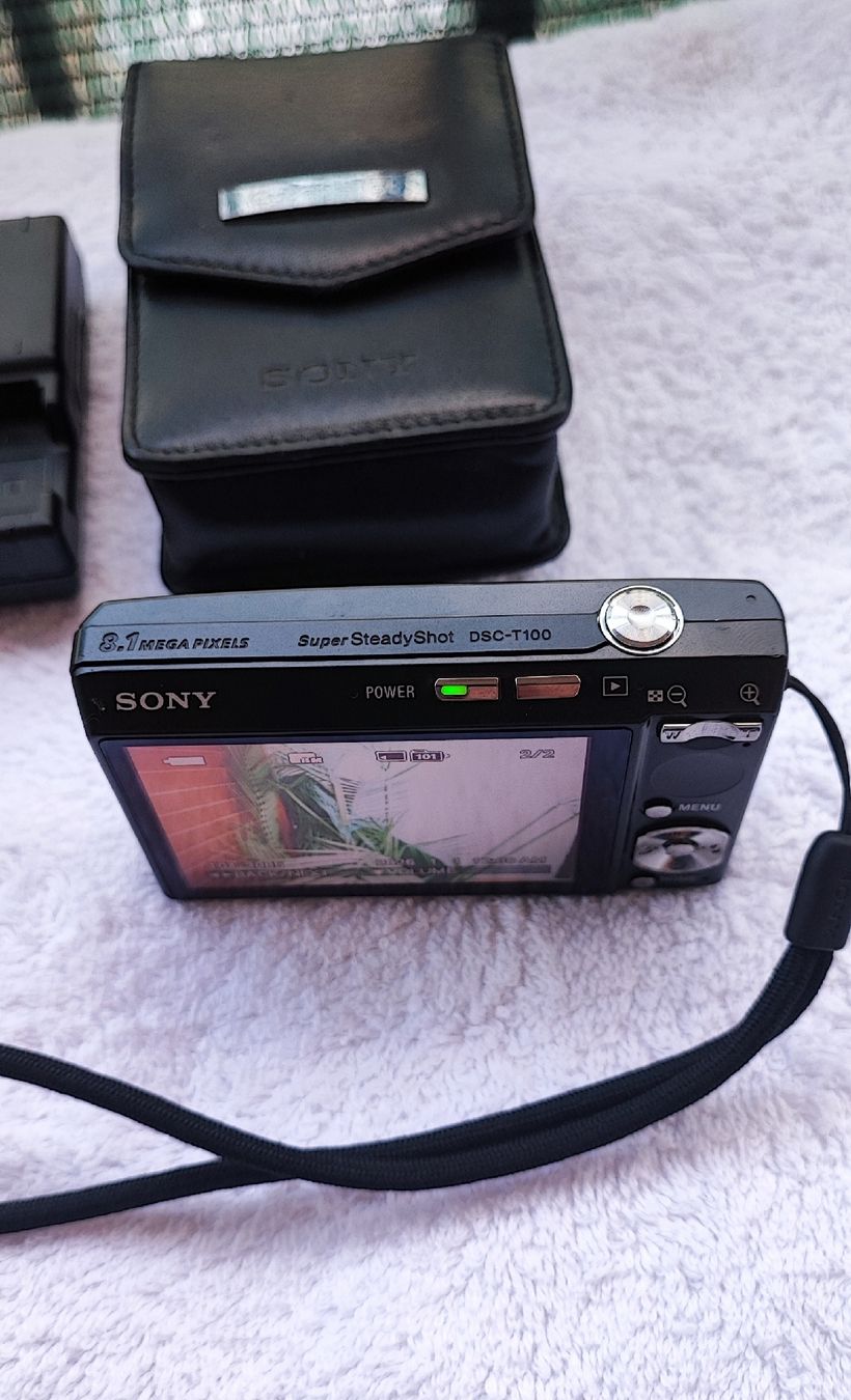 Sony Fotocamera: Sony Cyber-Shot DSC-T100 8.1MP Black Digital Camera – Usato da Zollikofen venduto da zar_j67f 8