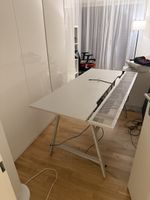 Schreibtisch Metall weiss mit Netzteilablage gebraucht