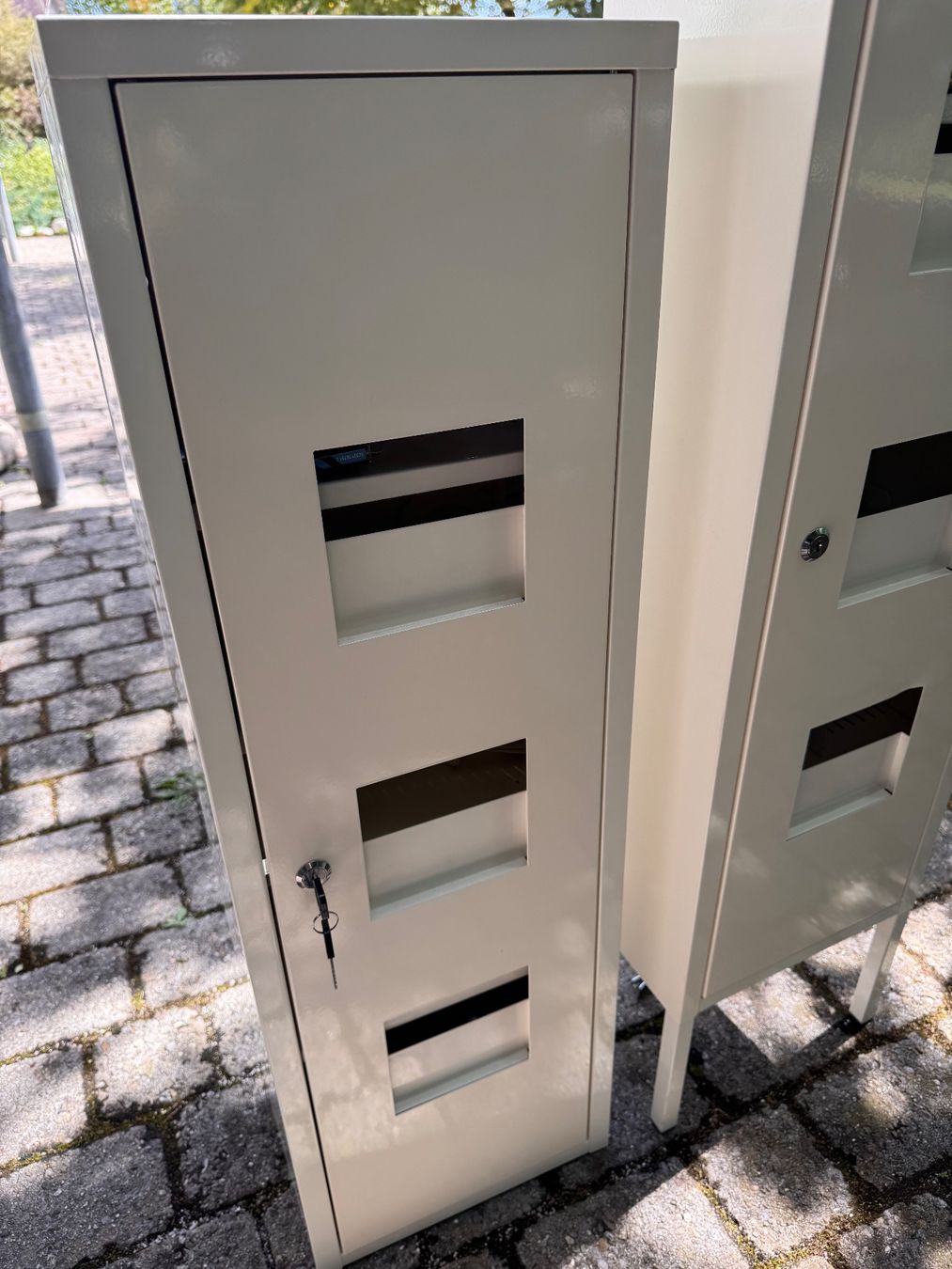Ikea Schränke: CD Metallschrank mit Schloss und Fächern hellgrau – Gebraucht aus Seewen SZ von web_