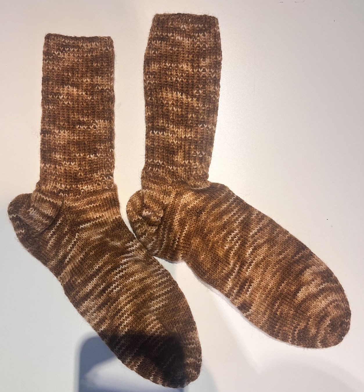 Calze: Ein paar selbst gestrickte Socken – Nuovo e nell'imballaggio originale da Büsserach venduto da bor_sve