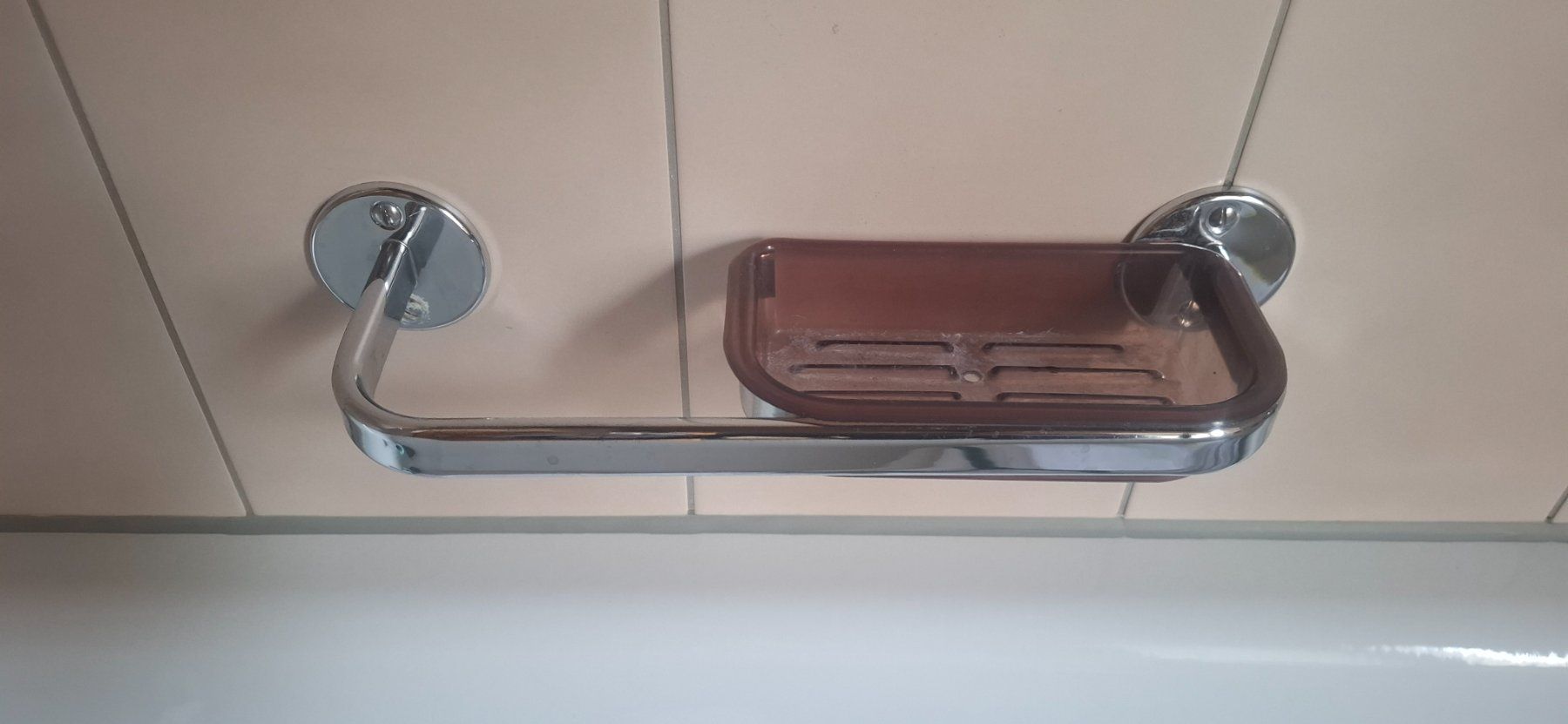 Portasapone: Bad Seifenhalter Retro ca 1985 – Usato da Rorbas venduto da Fugsuzo